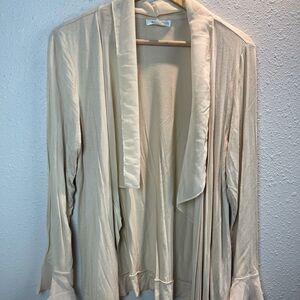 NWT Passport Women’s Top Size L